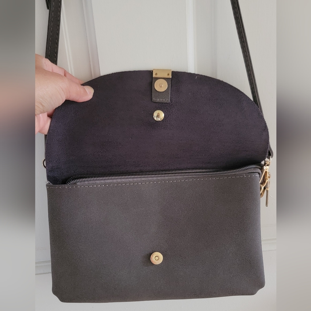 Sleek Gray Crossbody Bag - Picture 9 of 15
